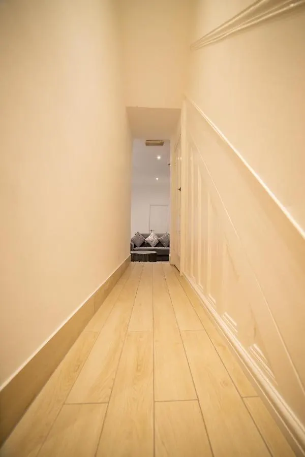 Entire 2 Bedroom Ground Floor Apartment Cardiff City Centre & Stadium
