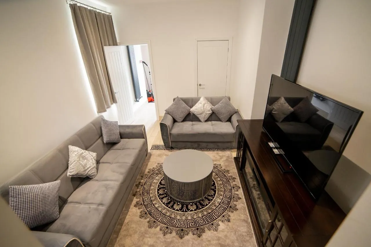 Entire 2 Bedroom Ground Floor Apartment Cardiff City Centre & Stadium location