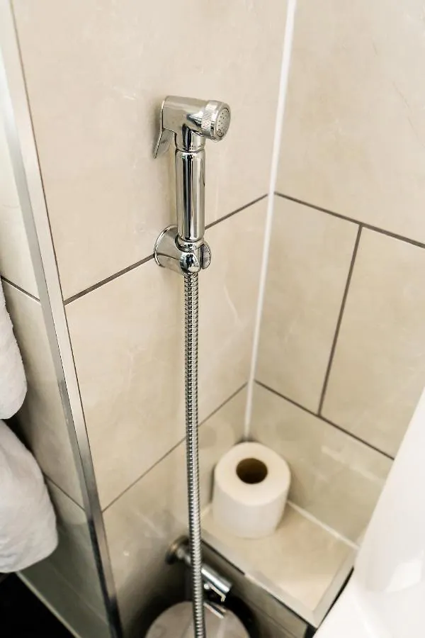 Entire 2 Bedroom Ground Floor Apartment Cardiff City Centre & Stadium 0*,  United Kingdom